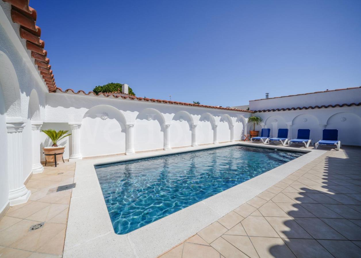 Villa Et Studio Avec Piscine - Wehostyou Empuriabrava Exterior photo